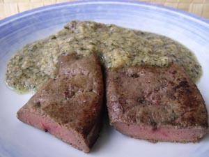 Hígado de ternera con salsa verde